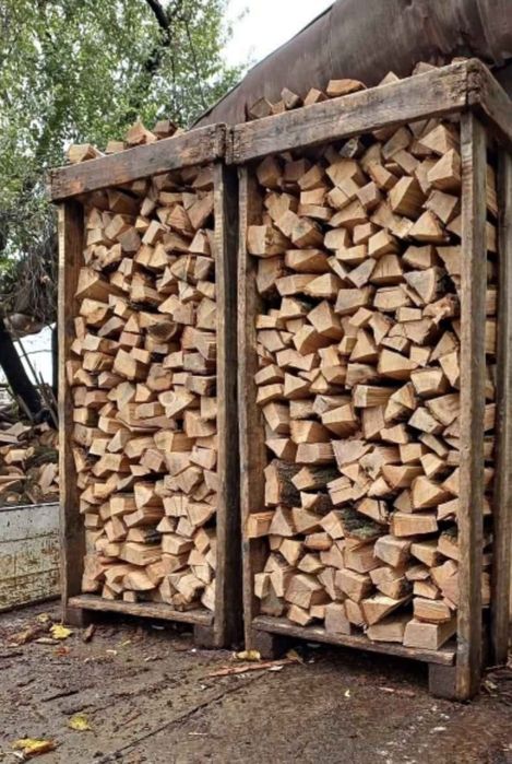 Lemne de foc salcâm stejar carpen fag uscate și tăiate