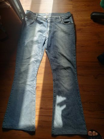 Продам женские джинсы 48размера