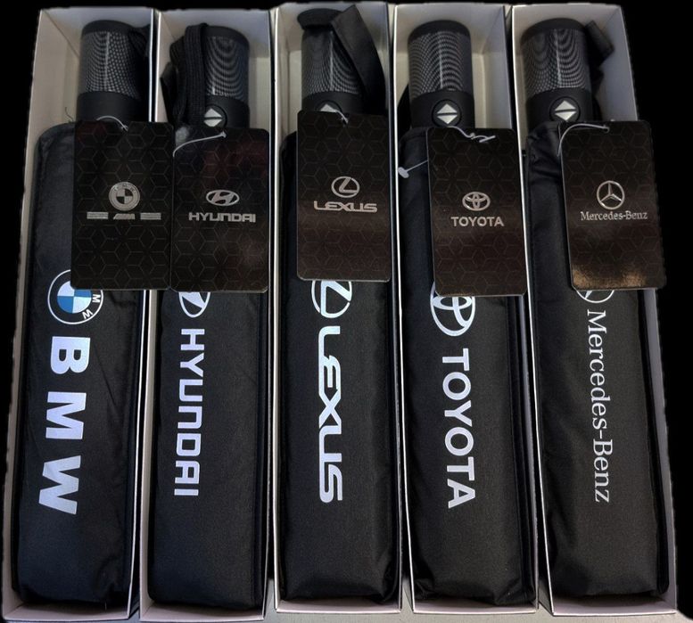 Avtomobil brendi tushirilgan soyabonlar