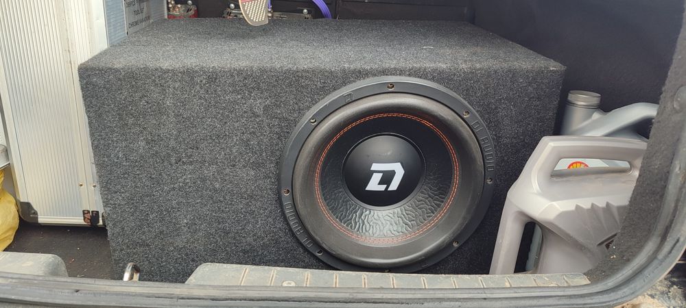 Продам сабвуфер с усилителем