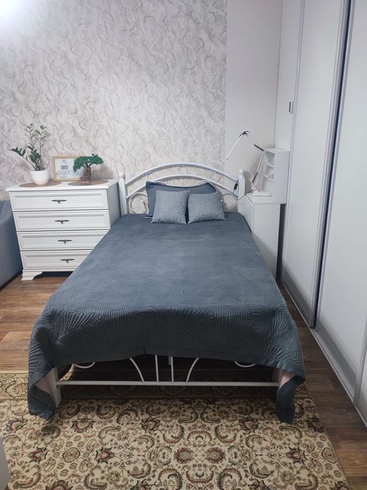 Кровать с матрасом состояние нового