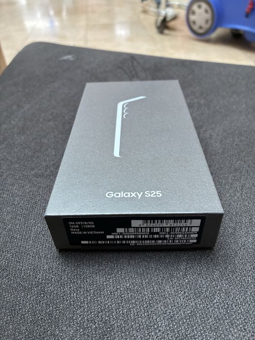 Нов!! Samsung galaxy S25 128gb Navy