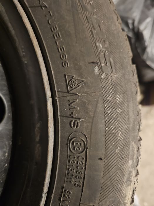 Set de 4 cauciucuri cu jante tabla pentru iarna