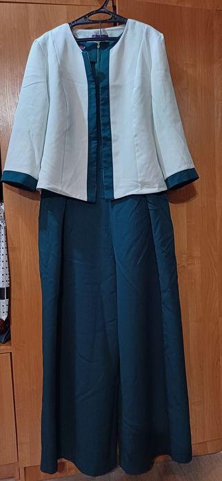 Продам комбинезон в красивом изумрудном цвете