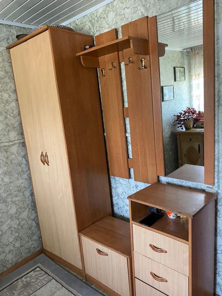 Продам прихожую недорого