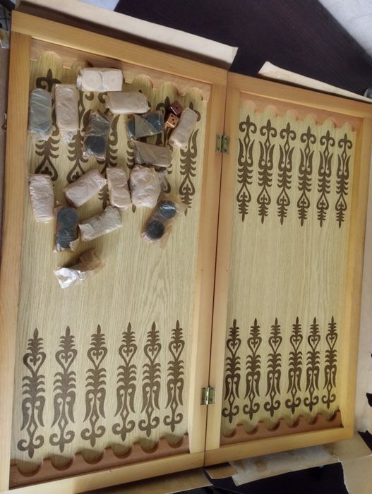 Нарды деревянные,новые. Цена 400000