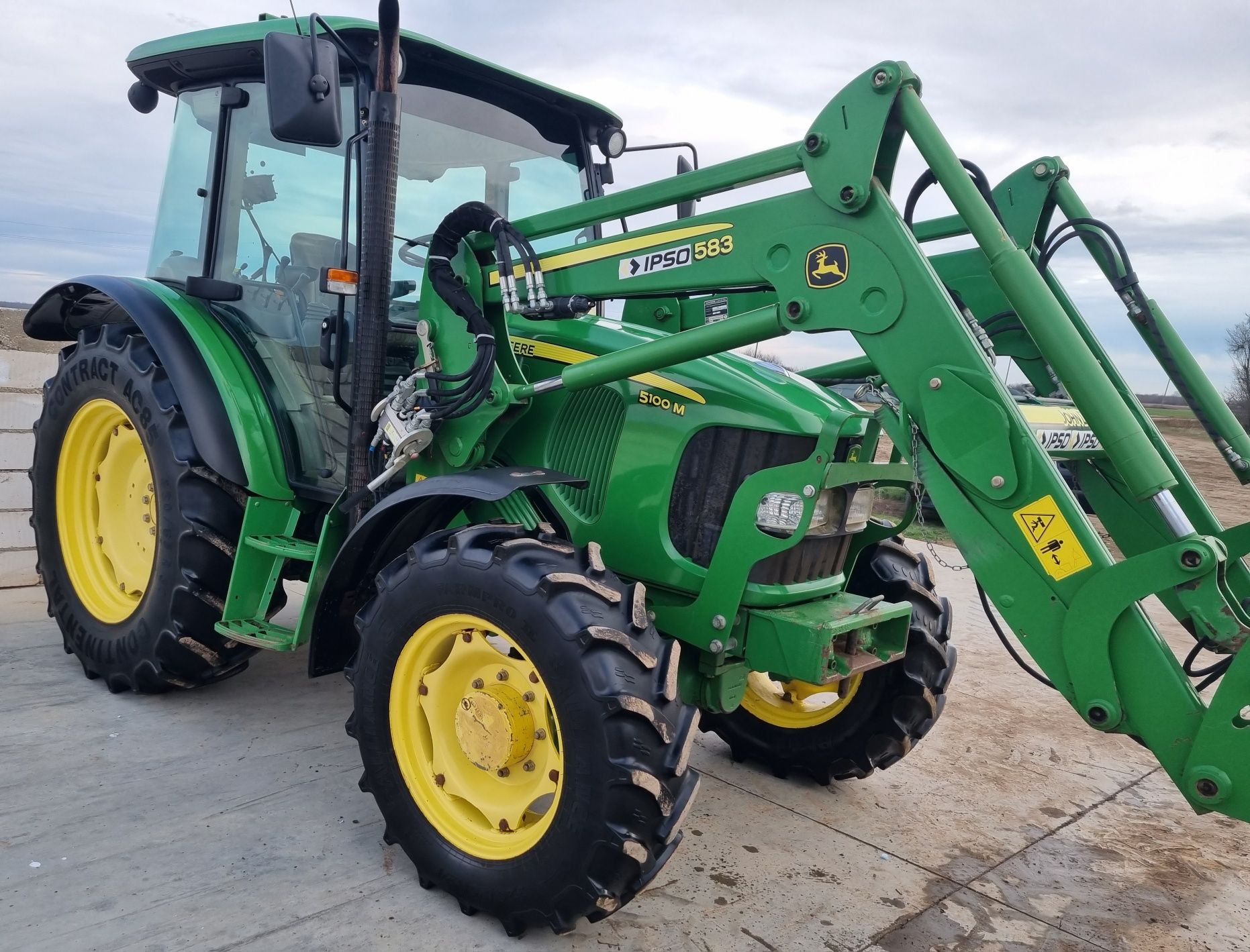 Tractor John Deere 5100 M cu incarcator frontal 583