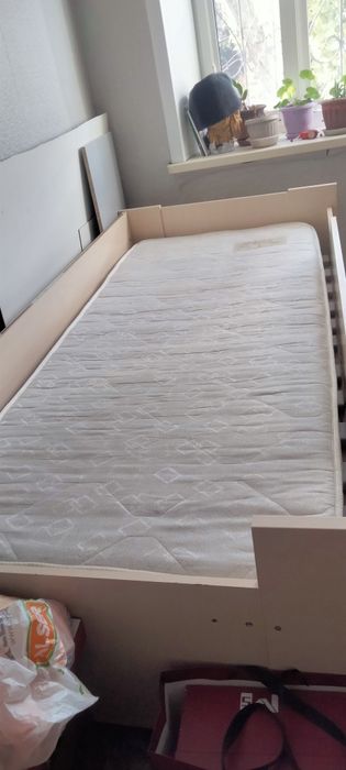 Продам срочно деревянную кровать