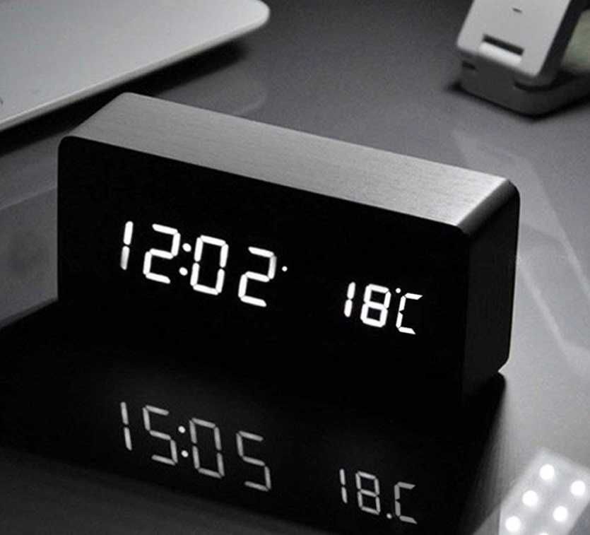 Ceas digital LED, textura Lemn, Alarma, afisaj Temperatura, Data