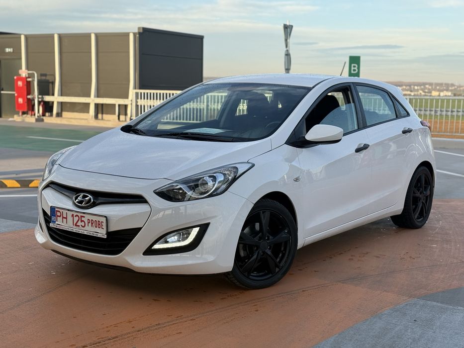 HYUNDAI i30 1.4i-Drive Cool 10/2012 / LED / GARANTIE / Rate