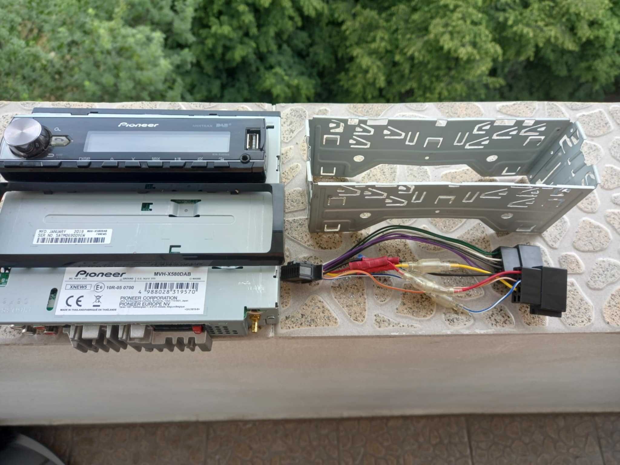Pioneer MVH-X580DAB за кола
