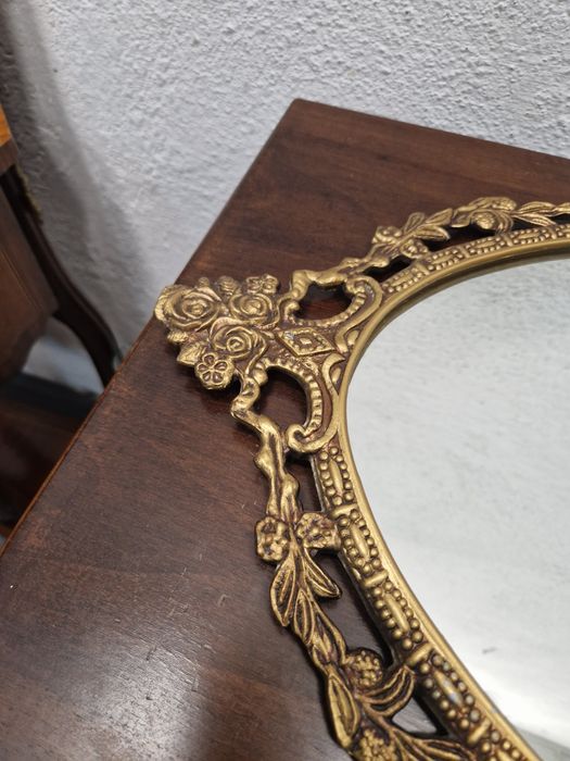 Бароково огледало с месингов обков