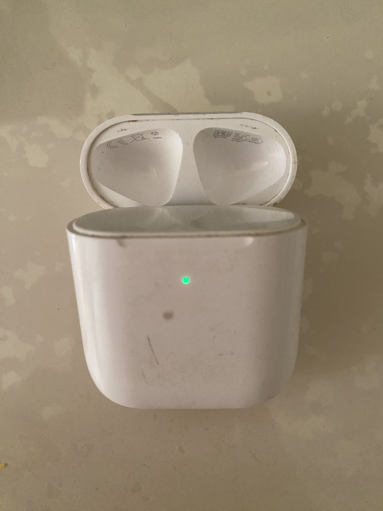 Продам футляр для AirPods