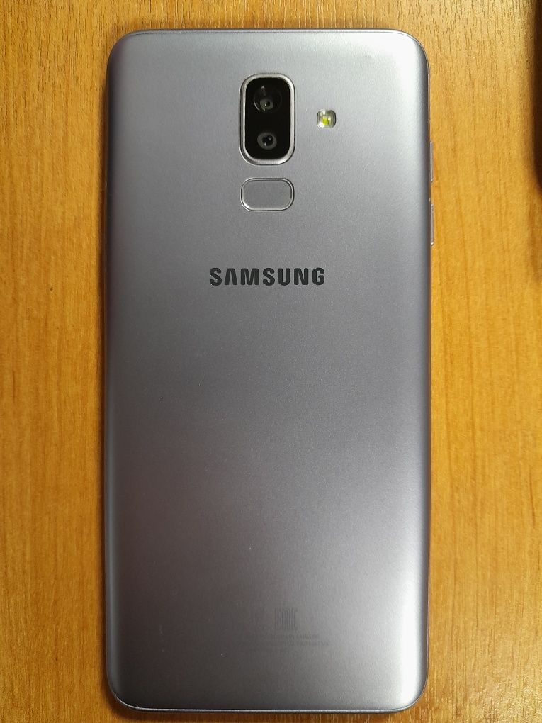 Продам Samsung J8