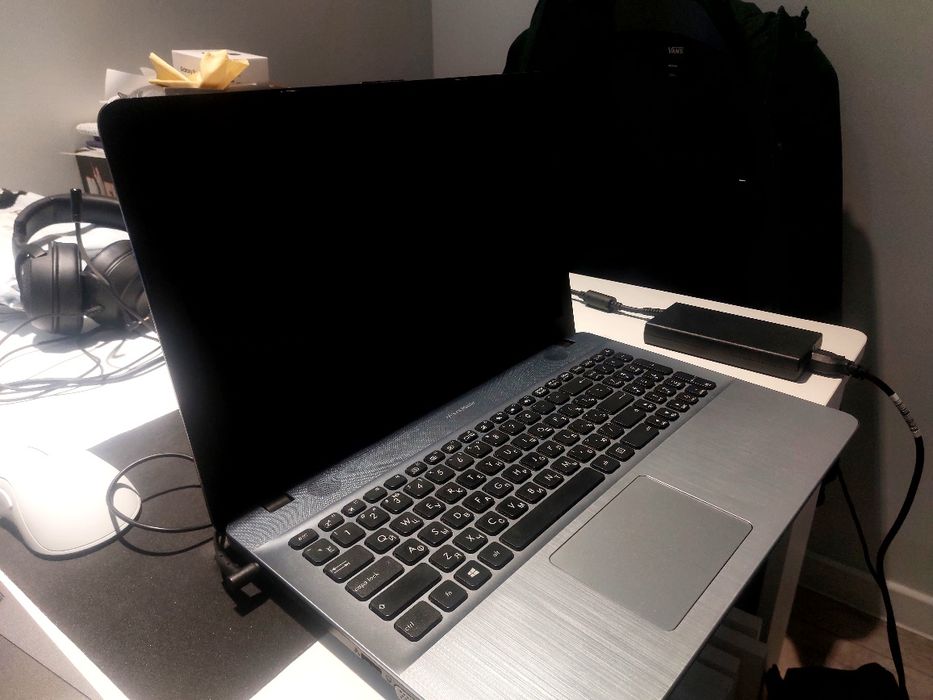 Продаю ноутбук фирмы ASUS