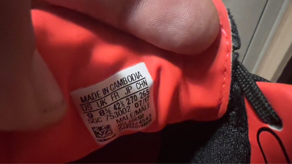 Adidas обувки за зала