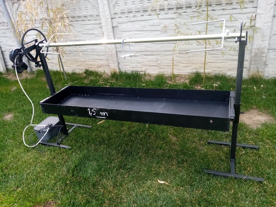 Rotisor electric cu trei viteze