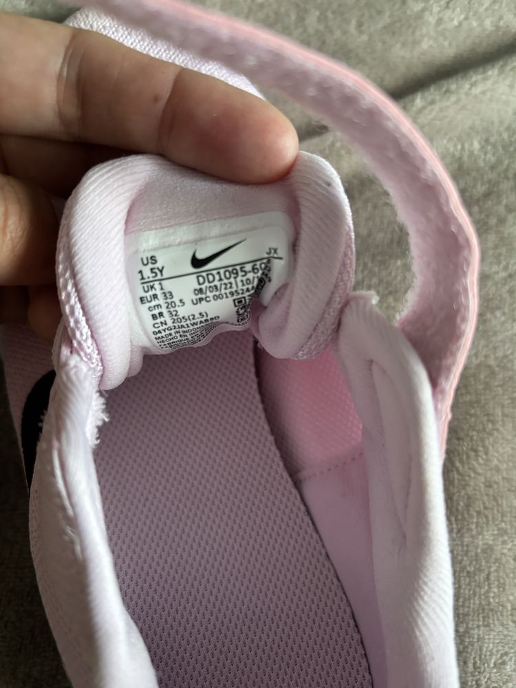Adidasi Nike noi pentru copii