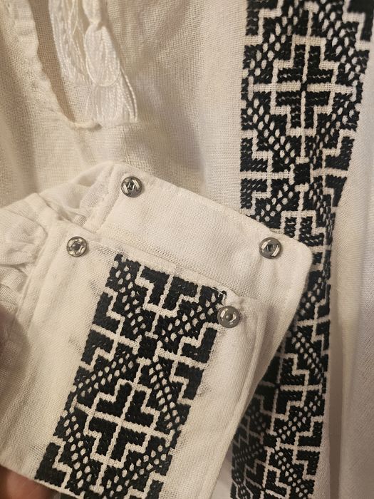 Ie tradițională bărbătească cusuta manual