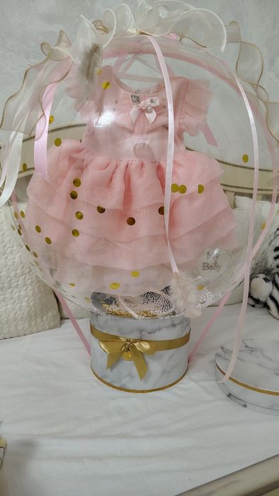 Подарок в бабл шаре на выписку