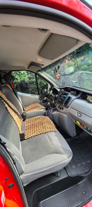 Persoană fizica ,unic proretar,vând Opel vivaro din 2011 ,e 5 ,ac, 8+1