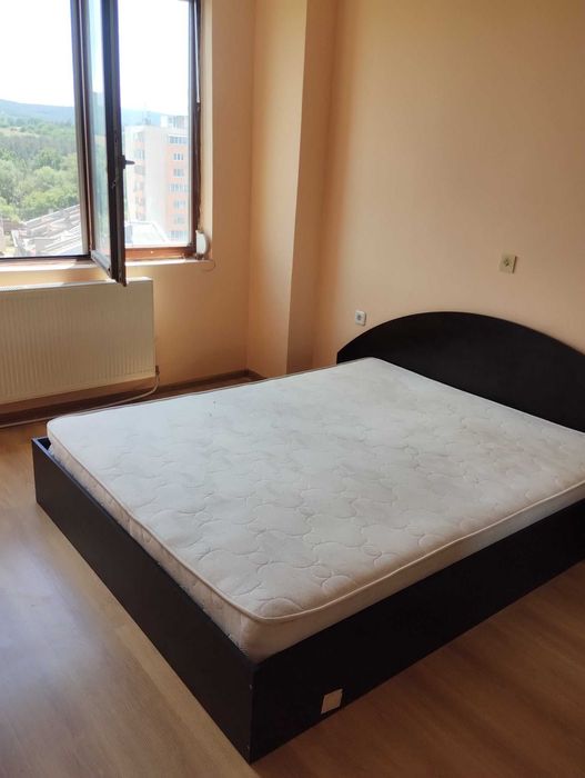 Тристаен в центъра под наем