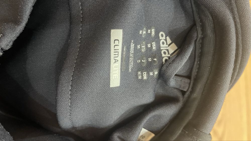 Vând jachetă adidas climalite - M