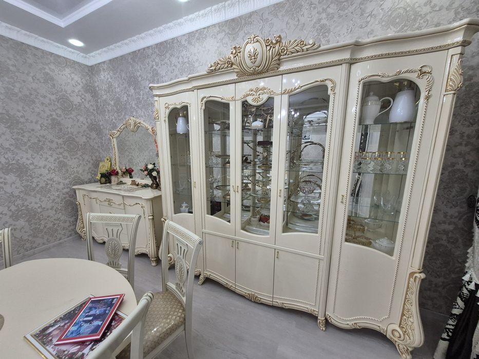 Сервант с комодом