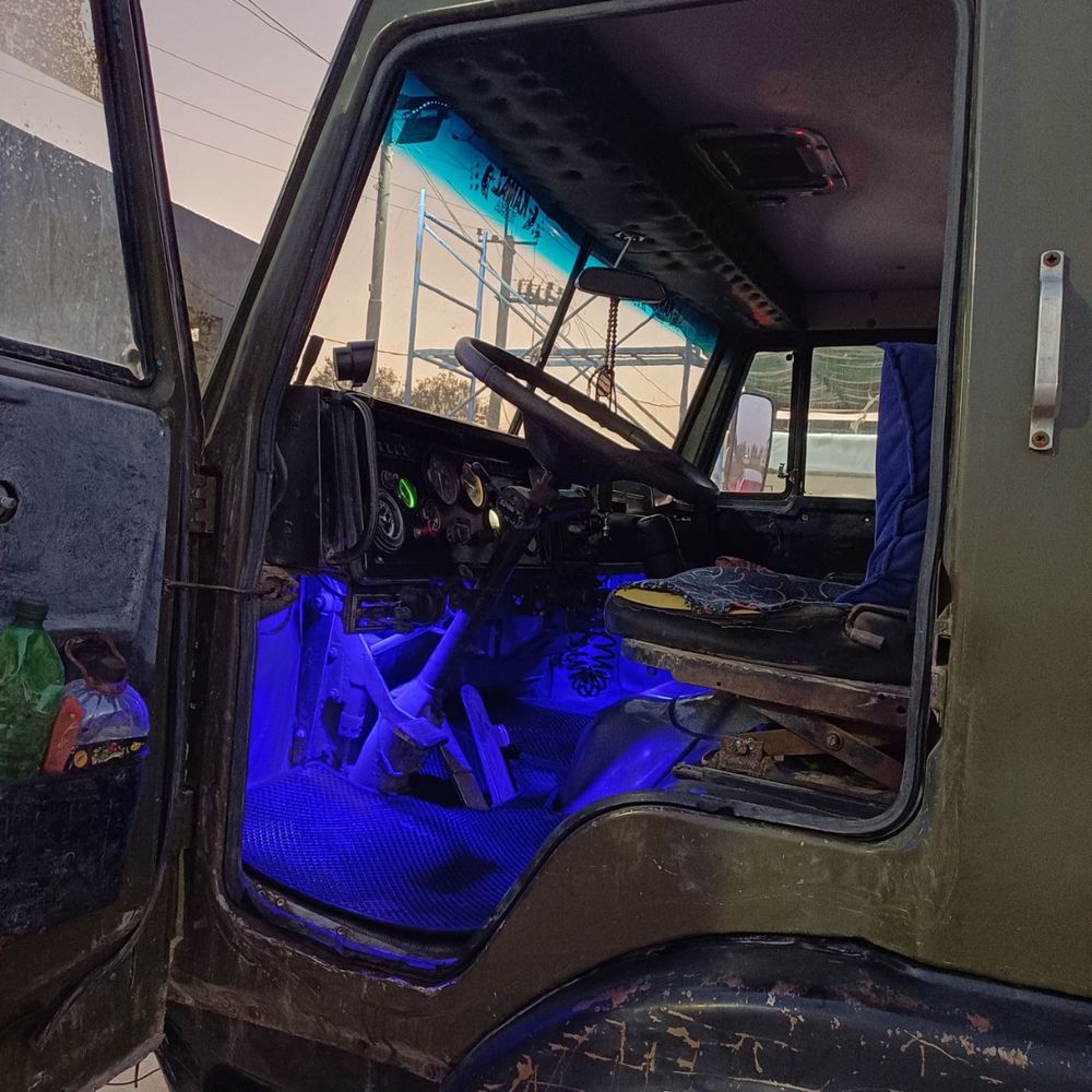 Kamaz srochni sotiladi