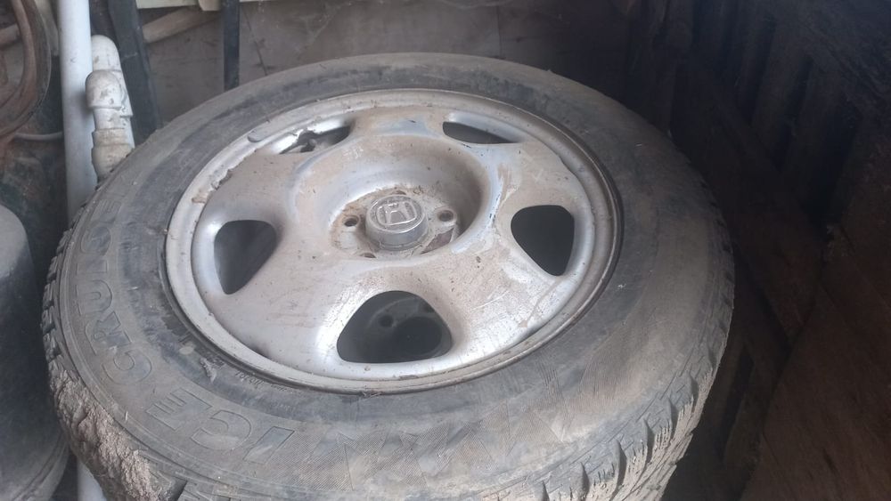 Колёса в хорошем состоянии есть 4