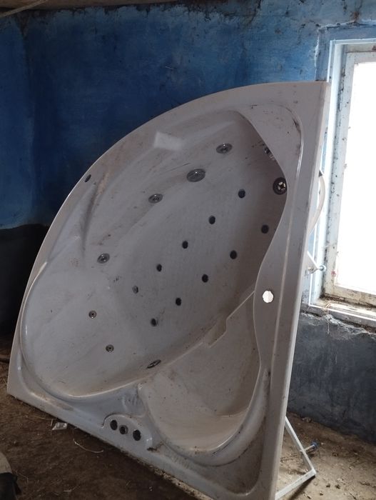 Cada jacuzzi cu hidromasaj