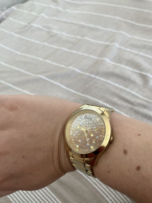 Дамски часовник Guess с кристали swarovski