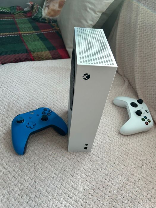 Vând Xbox serie S 512 GB