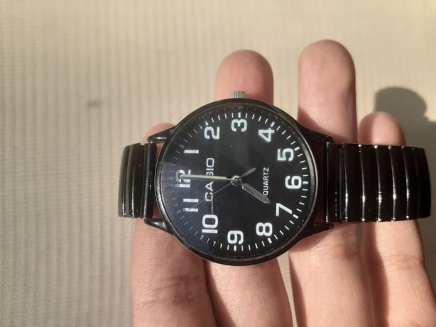 Продам часы CASIO черные
