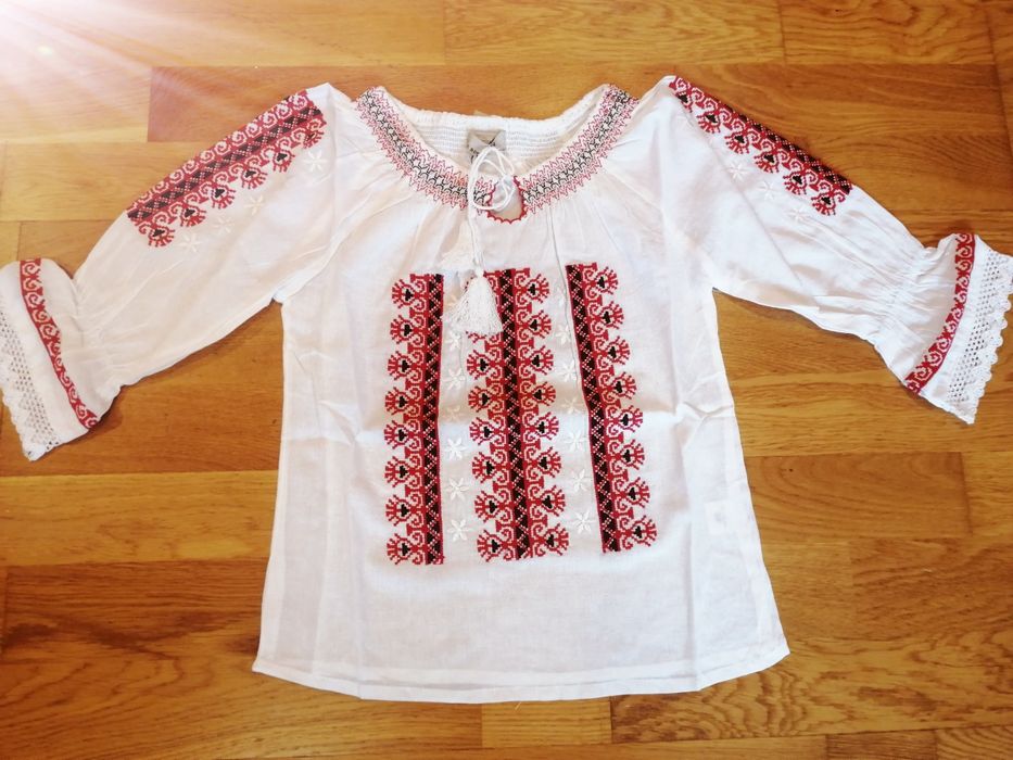 Ie motive tradiționale fetite de la 1 la 16 ani