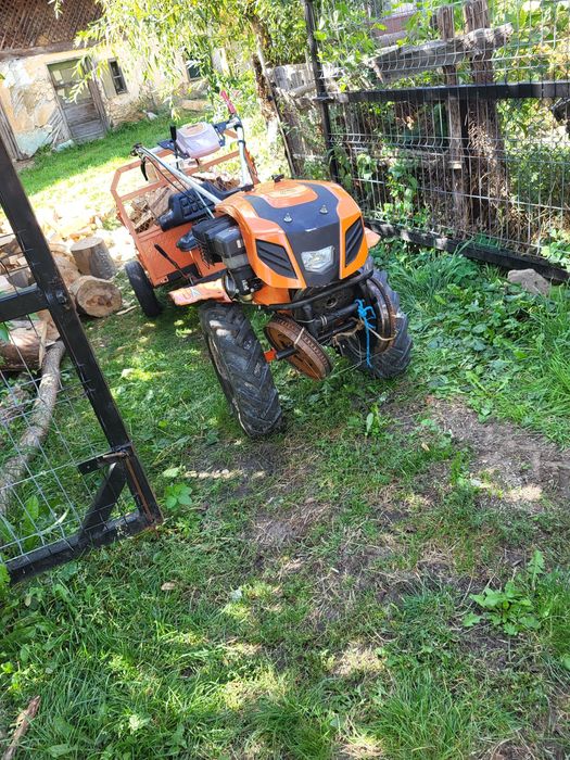 Vând motocultor 18cp cu remorca