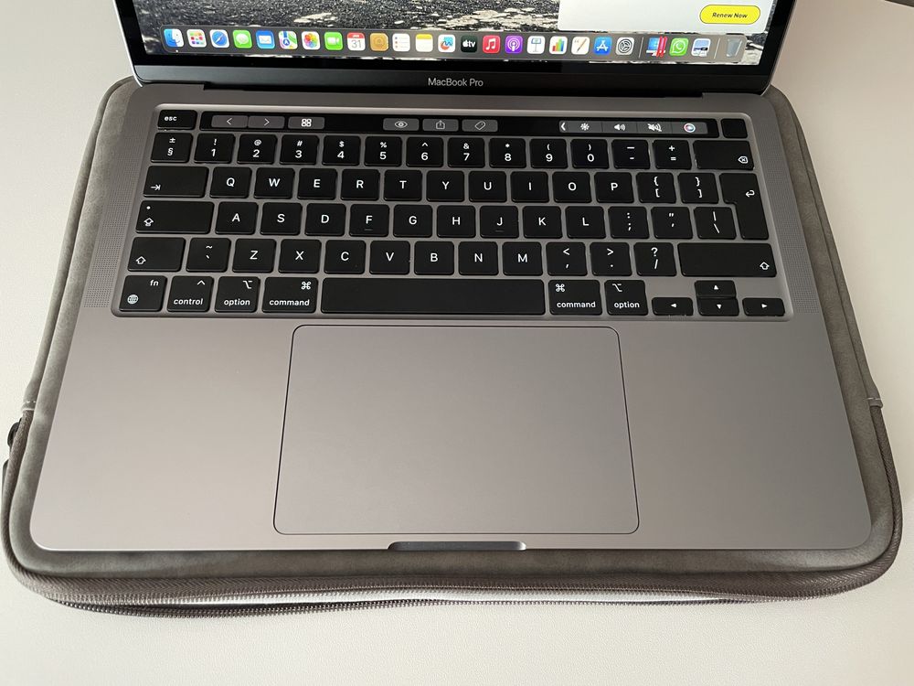 MacBook Pro 13.3 Space Grey 256GB Touch Bar