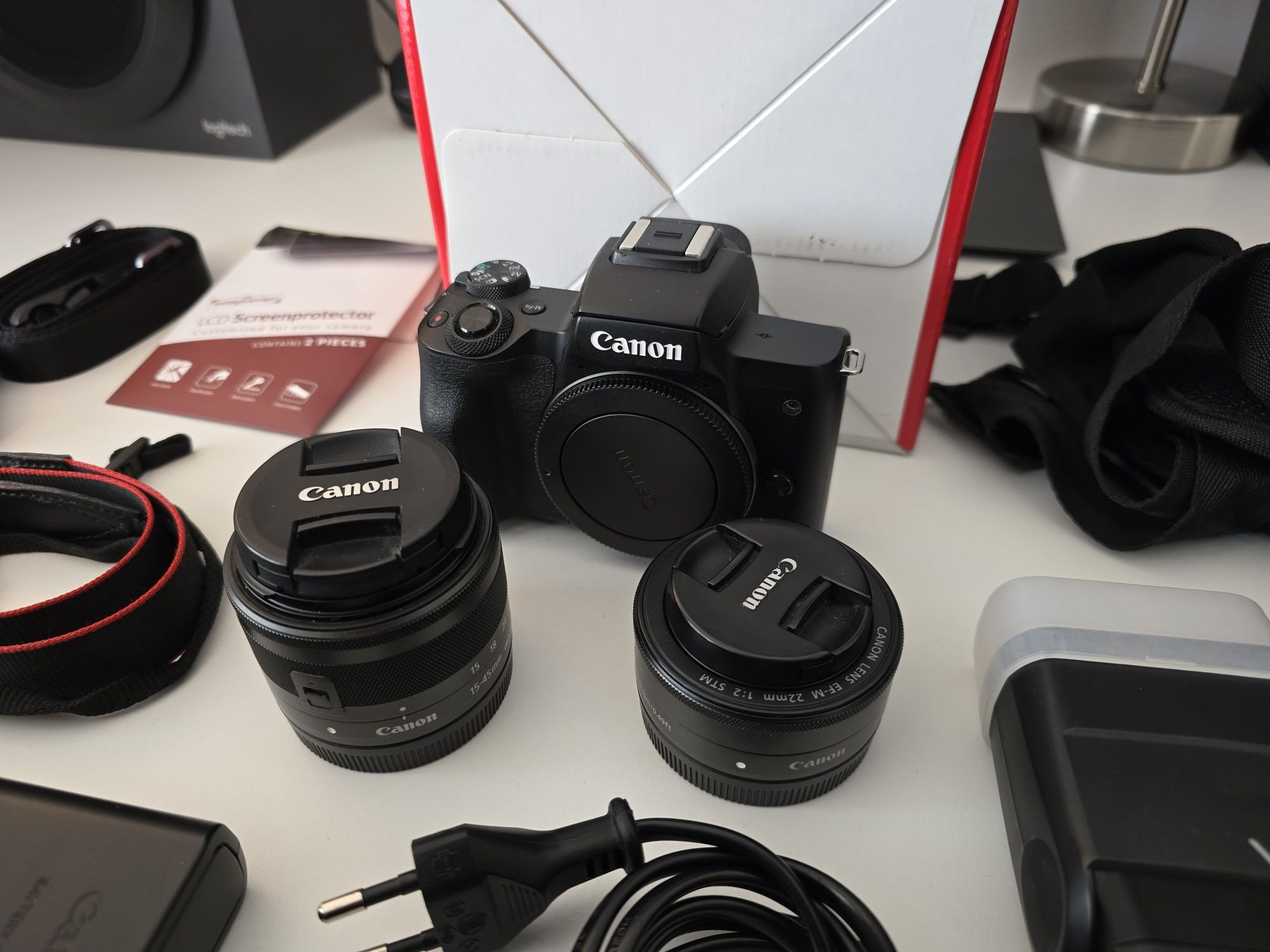 Canon M50 Kit + 22mm f/2 + blitz + trepied + curele Peak Design