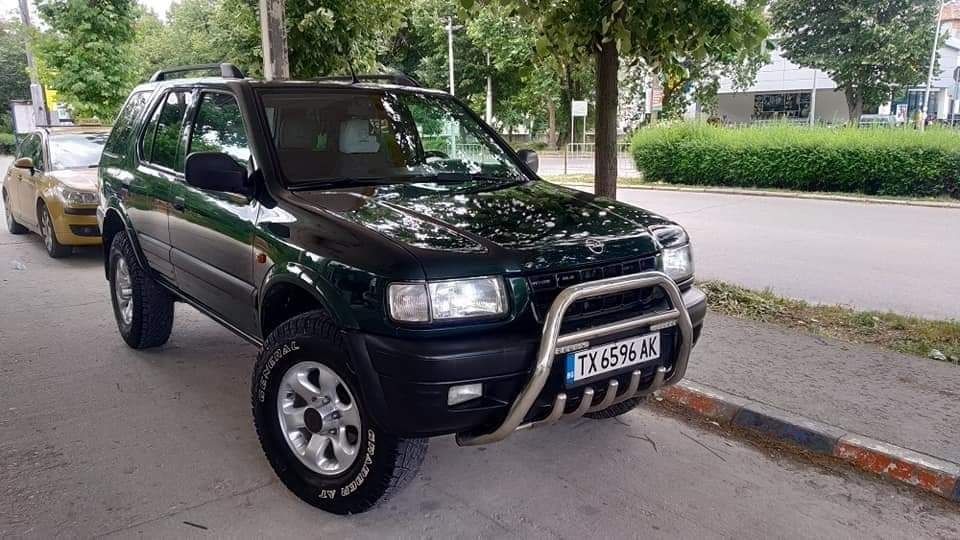 Джип 4 × 4 Опел Фронтера 2.2 Бензин