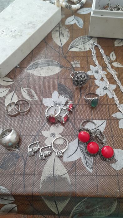 Серебро наборы разные .продам 5тыс