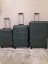 Продам новые чемоданы