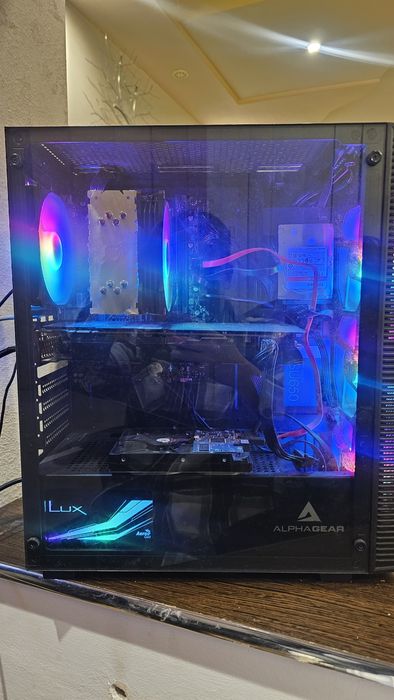 Vând pc gaiming mid/high