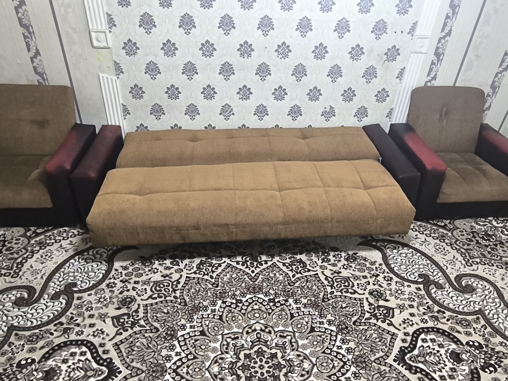 Продам диван книжку и 2 кресла