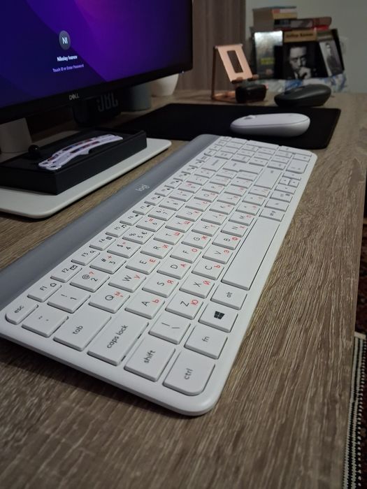 Logitech Клавиатура и мишка - Безжични