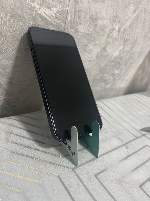 Продам Iphone 13