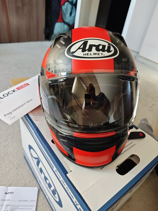 Продавам каска Arai xl