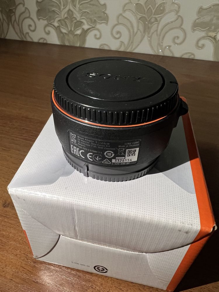 Адаптер (переходник) с Sony A mount на E mount.