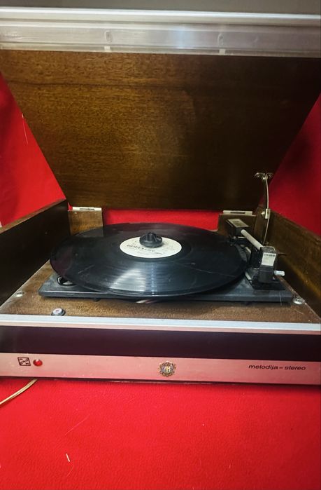 Винтажный проигрыватель «Melodija-stereo»