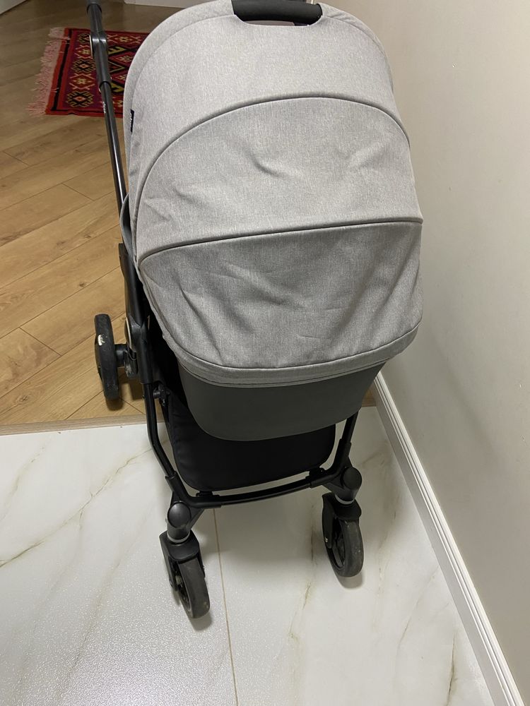Продам детскую коляску с 2мя сменными люльками марки Cybex