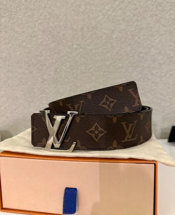 Curea 100% originala Louis Vuitton Initiales 40mm Reversible M9821